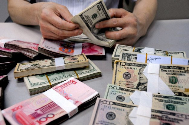 هل حان الوقت للعملة الصينية في مواجهة الدولار؟
