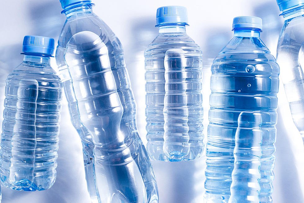 المياه المعدنية ليست نقية : البلاستيك والدعاية والأمراض هي أصدقاء لهذه الصناعة